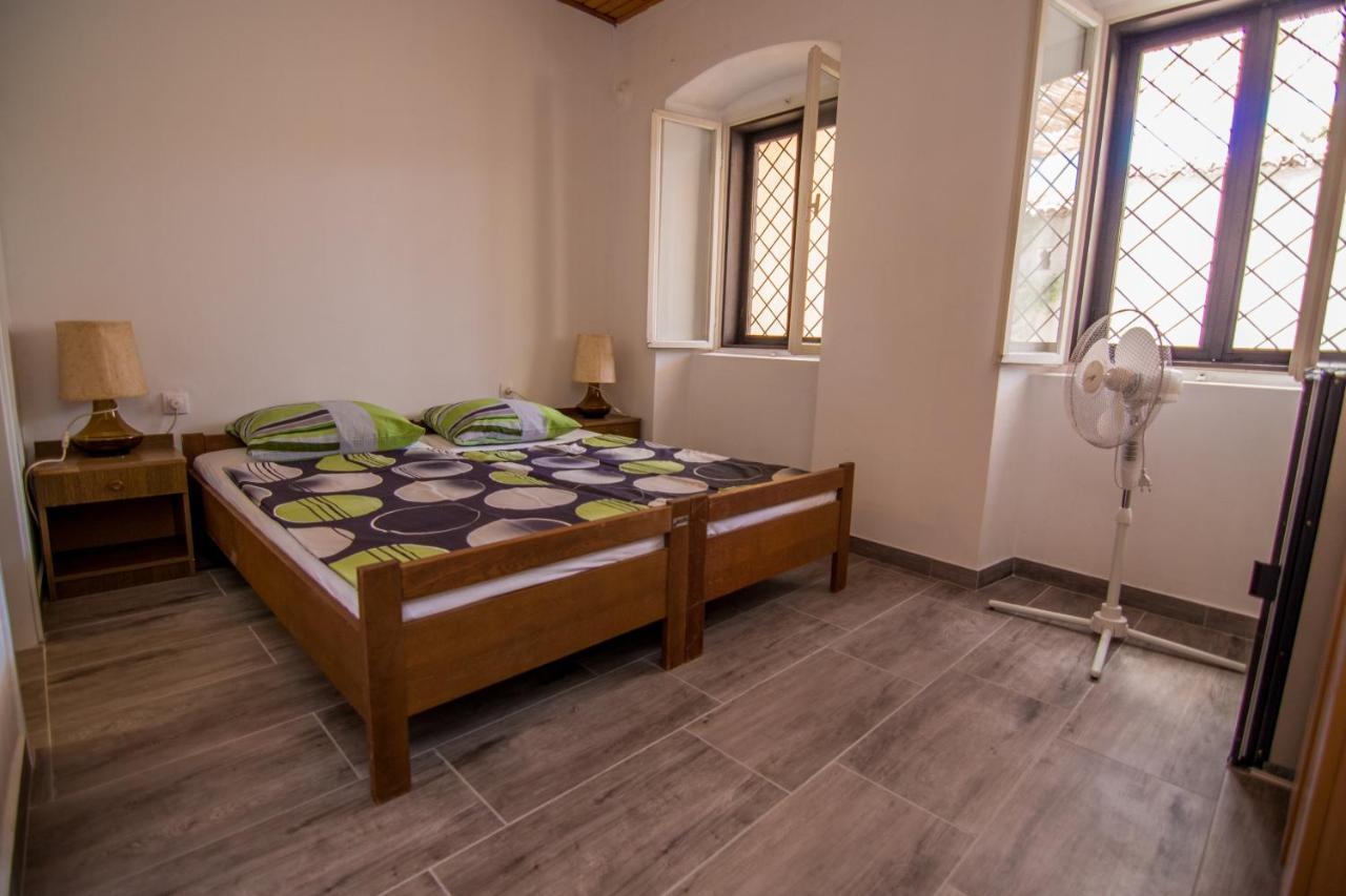 Hostel Flora Mali Lošinj Εξωτερικό φωτογραφία