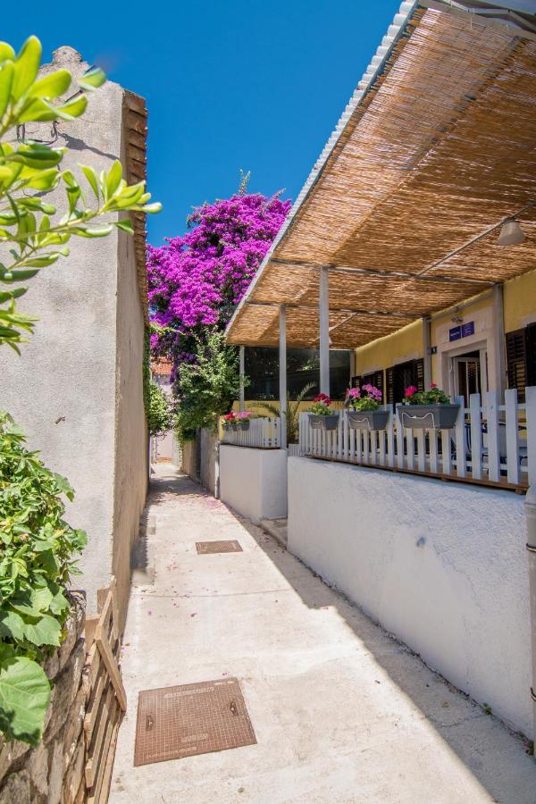 Hostel Flora Mali Lošinj Εξωτερικό φωτογραφία